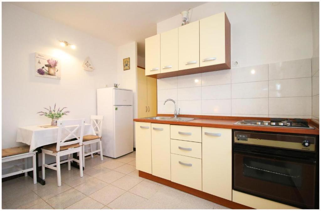 Apartment Karmela Primosten Exterior photo