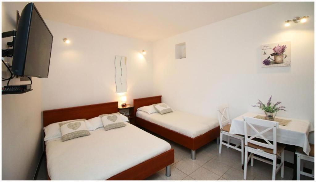 Apartment Karmela Primosten Exterior photo