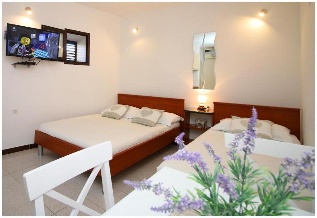 Apartment Karmela Primosten Exterior photo