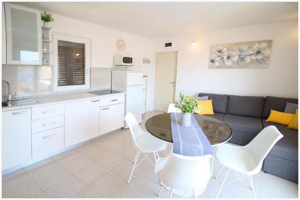 Apartment Karmela Primosten Exterior photo
