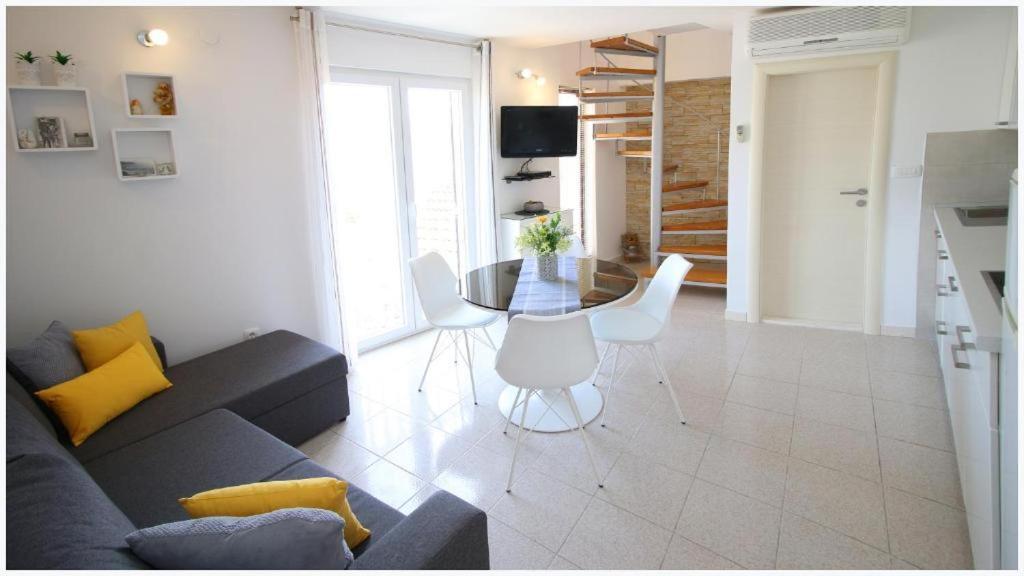 Apartment Karmela Primosten Exterior photo